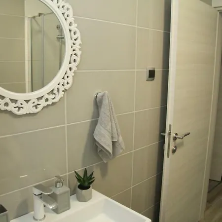 Rina,biograd Na Moru Apartamento *
