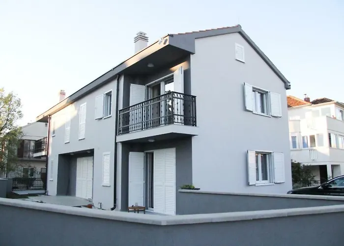 Rina,biograd Na Moru דירה *